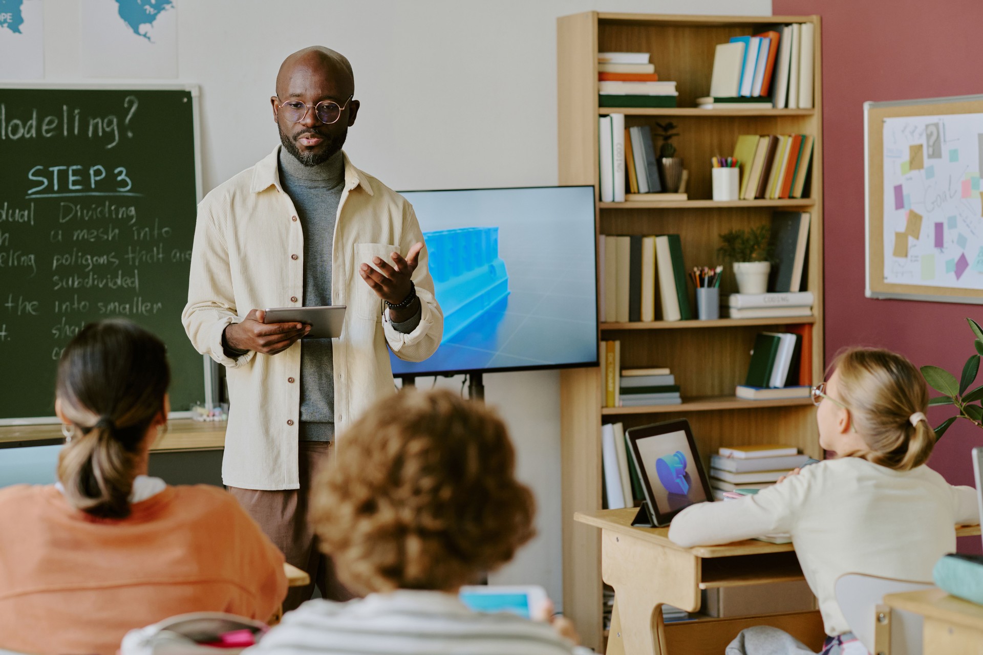Teaching Seminar in Modern Classroom Setting
